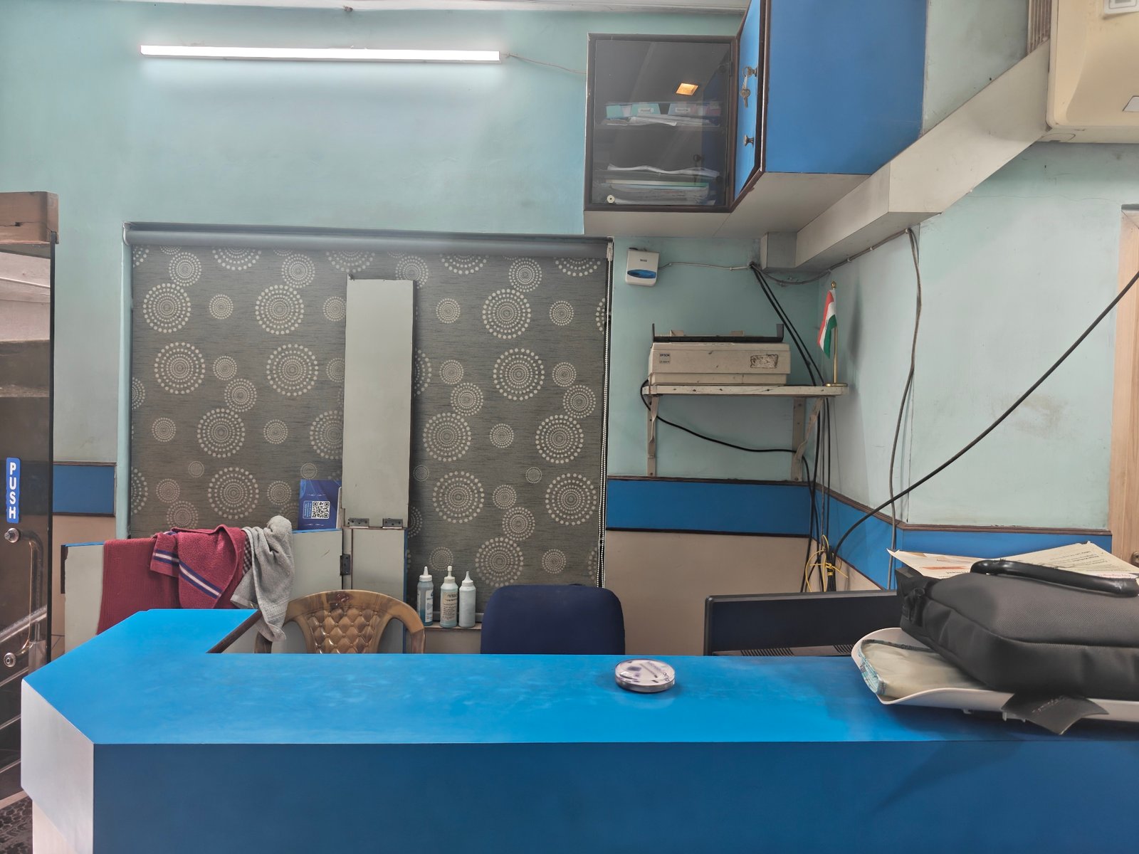 Reception & Administrative Desk